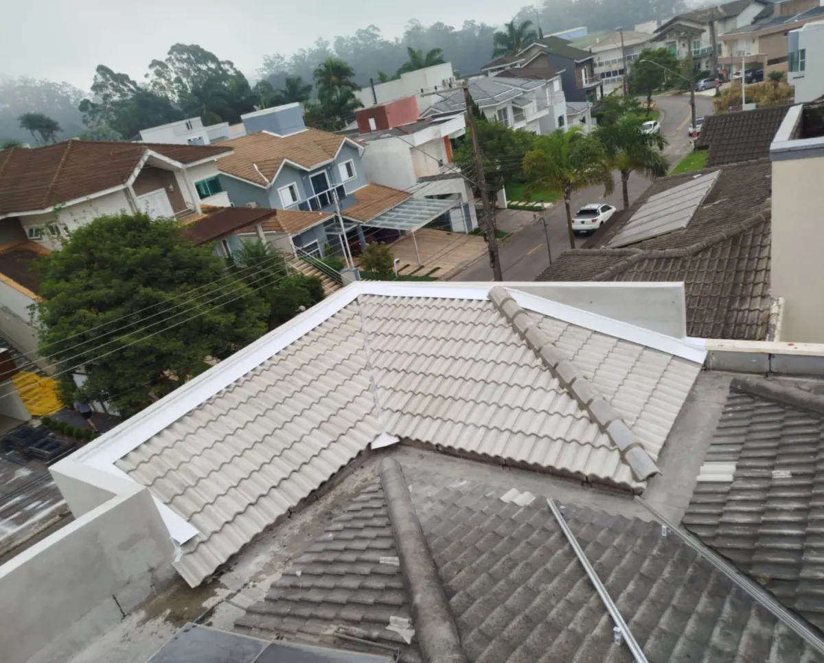 Cobertura residencial com telhas de concreto